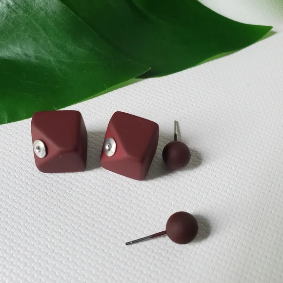 Double Sided Rubber BROWN OR WHITE Earrings 2 in One - Picture 3 of 4